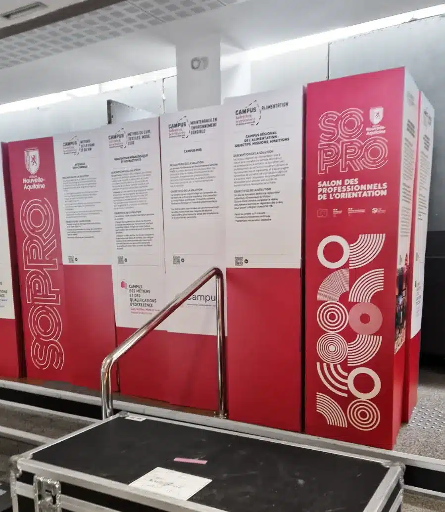 Signalétique totem salon sopro la rochelle